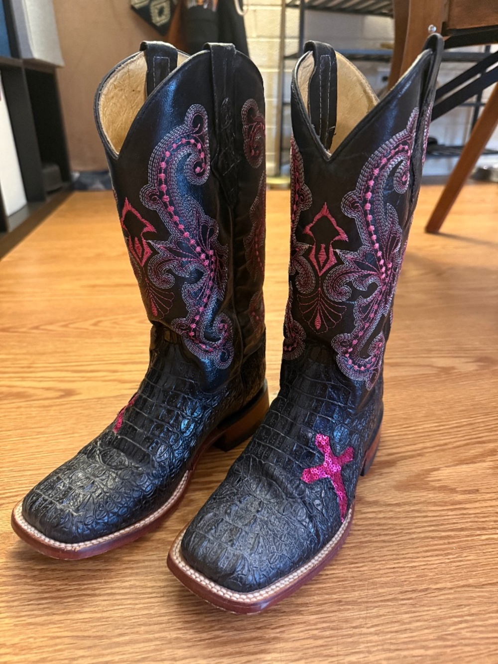 Ferrini Cauman Croc Black Pink Boots Size 7